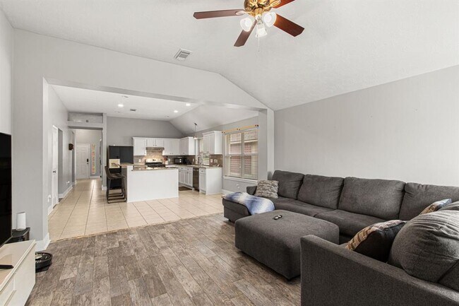 Building Photo - 20314 Pomegranate Ln