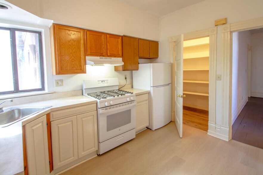 Building Photo - 405 Peebles St