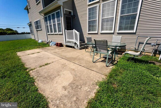 Building Photo - 516 Rachel Dr