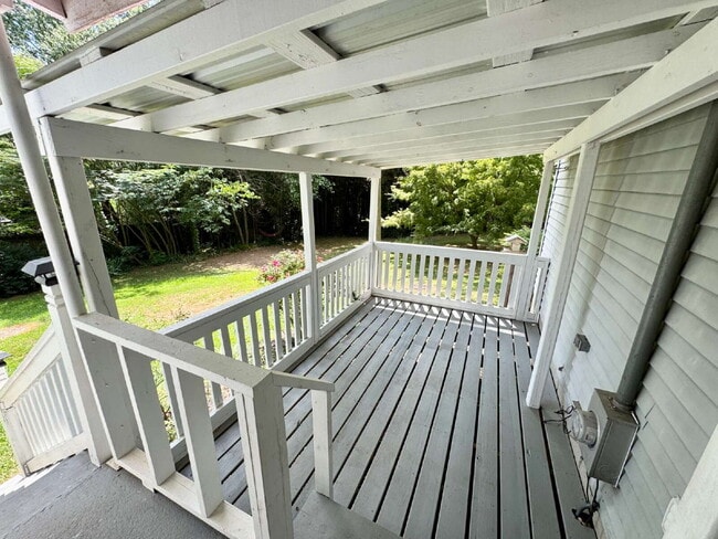 Building Photo - Cozy and Convenient - 2 bedroom home in We...