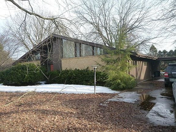 Building Photo - 205 Pell Cir