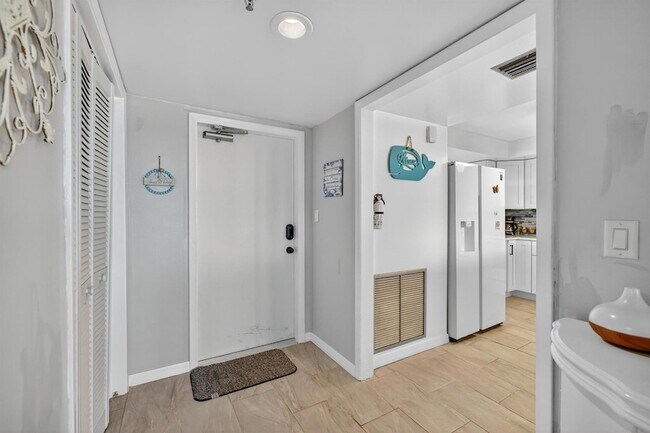 Building Photo - 801 S Ocean Dr