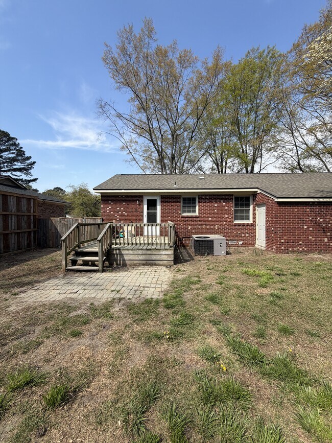 Building Photo - 1011 Brownlea Dr