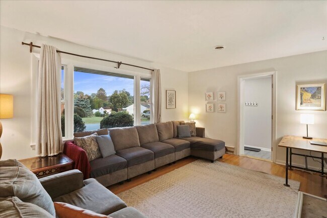 Building Photo - 13715 Dixie Dr