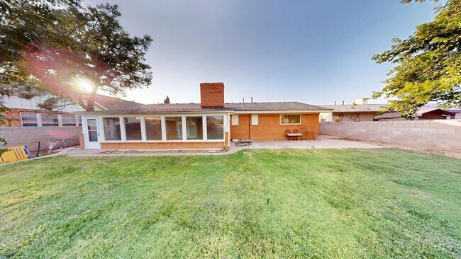 Building Photo - 317 W Blanco Dr