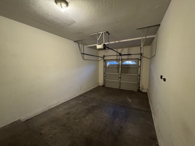 Building Photo - Laveen 5 Bedroom in Gated Community