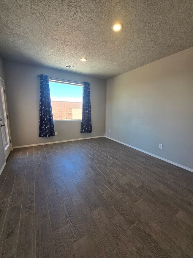 Building Photo - 4 bedroom in Los Diamantes