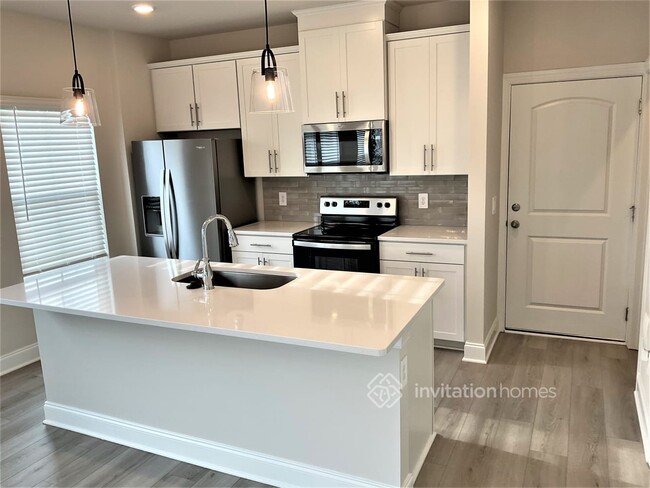 Building Photo - 200 River Rock Dr