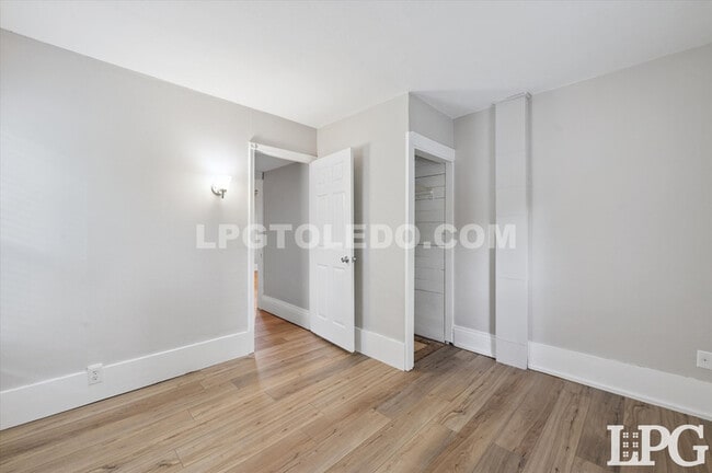 Building Photo - 106 Perry St
