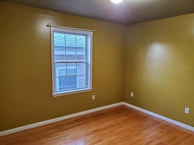 Building Photo - 27 Jewett Ave