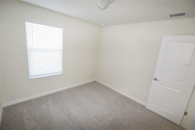 Building Photo - 5048 Holm Oak Dr