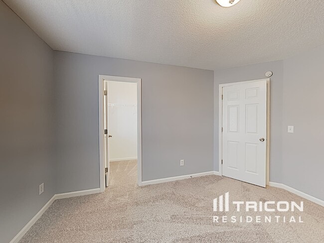 Building Photo - 5876 Colonnade Dr