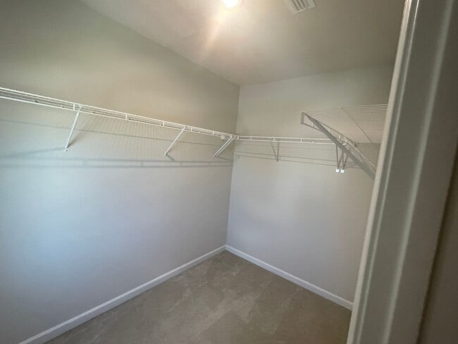 Building Photo - You’ve Got to See This Rental!