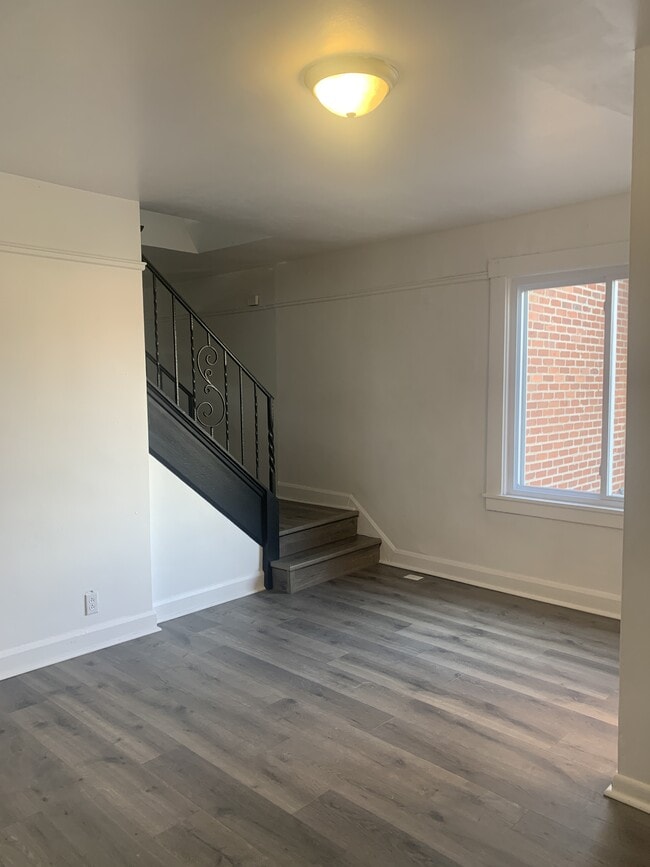 Building Photo - 525 Sunnyside Ave