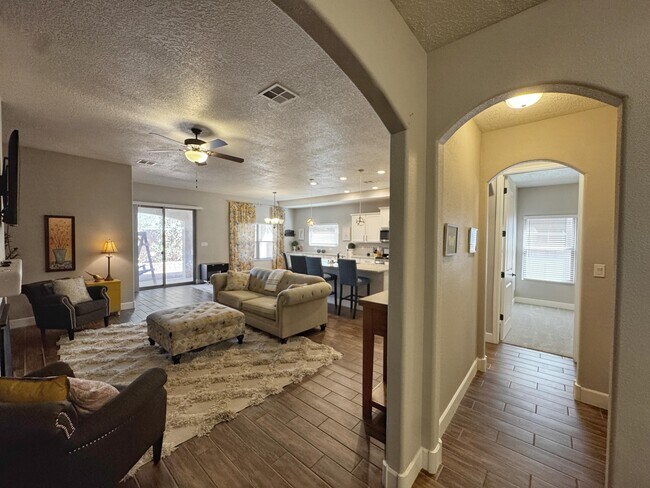 Building Photo - 6801 Prom Ave NE