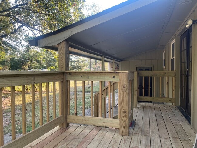 Building Photo - 1211 Essex Ln