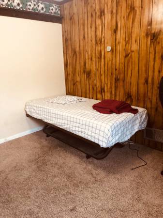 Building Photo - 5112 Hollywood Rd