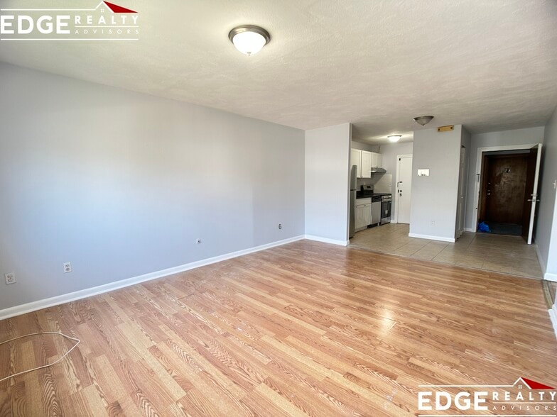 Building Photo - 30 Glencoe St