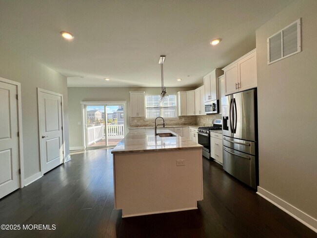 Building Photo - 32 Mariveles Wy