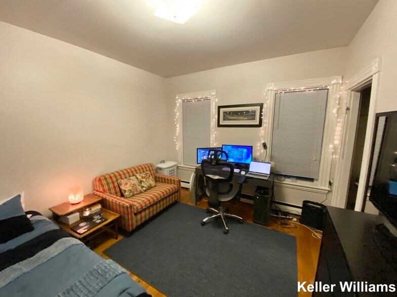 Building Photo - 61 Hillside St