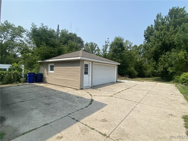Building Photo - 5846 Sheridan Dr