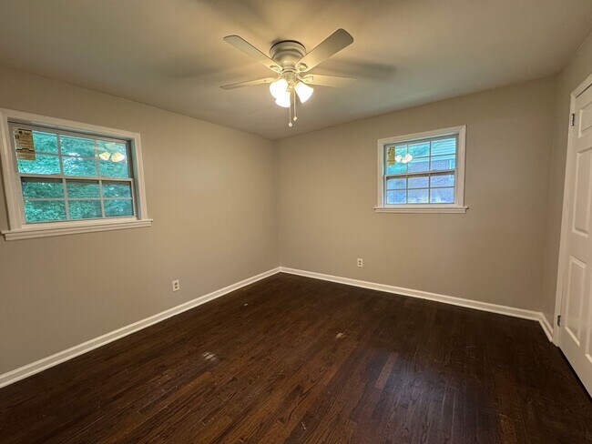 Building Photo - 6245-6245 Vera Ln SW