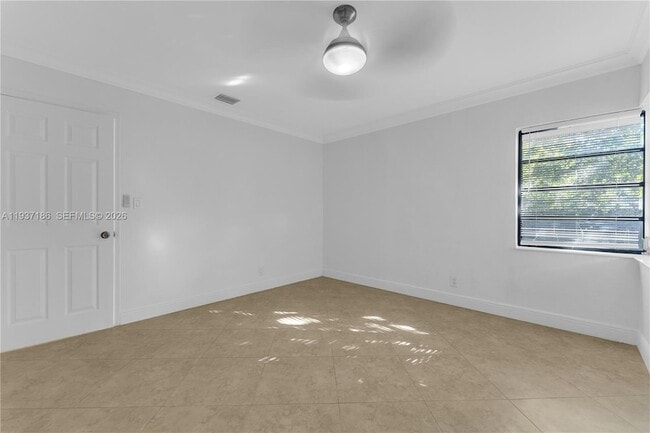 Building Photo - 5208 NE 5th Ave