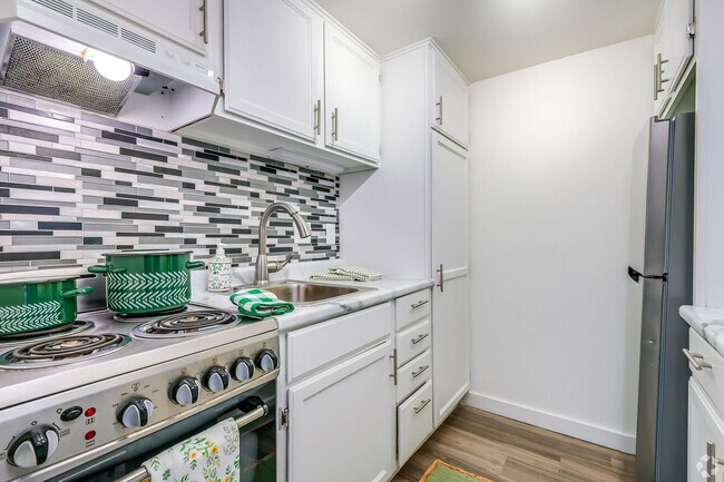 Building Photo - Studio Premium