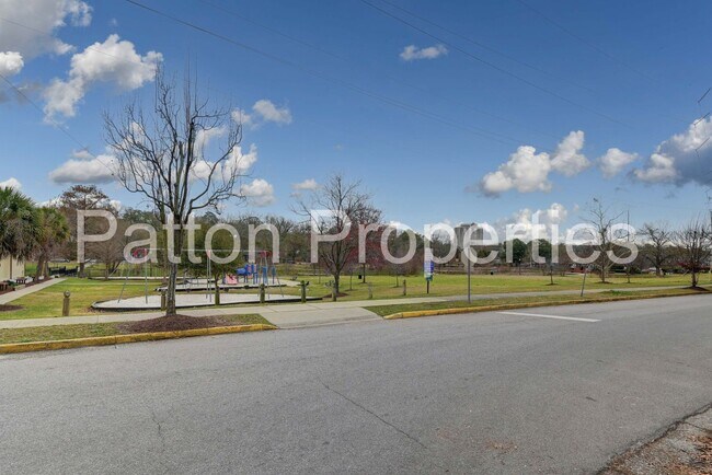 Building Photo - Five Points Home