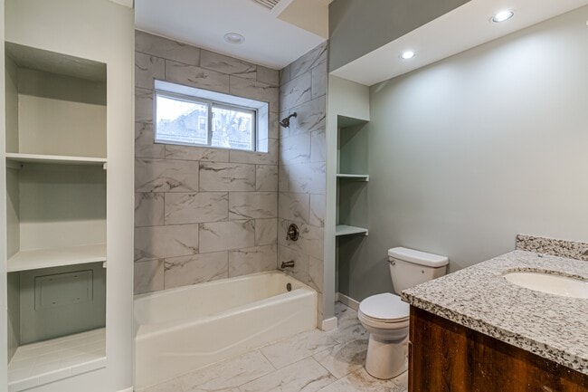 Building Photo - 916 Highview St