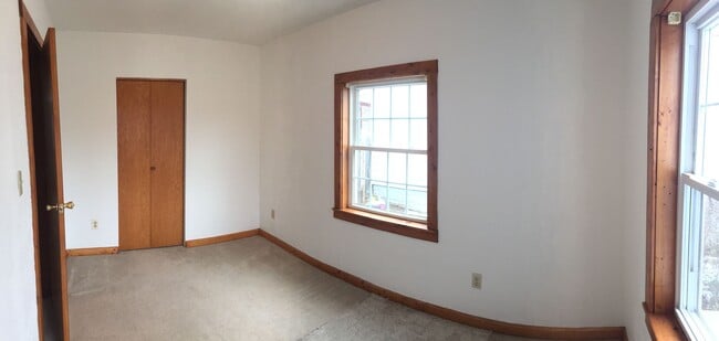 Building Photo - 3 Bedroom Single Family House