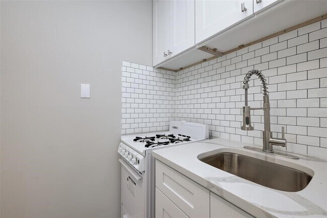 Building Photo - 1747 Wroxton Ct