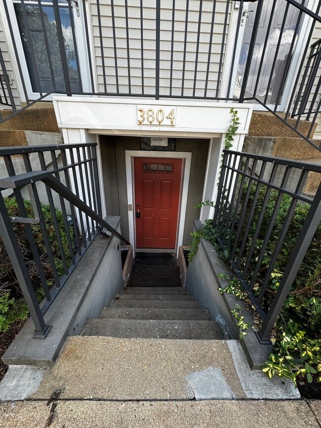 Building Photo - Furnished 2BR, 2BA Condo with Backyard in Arlington