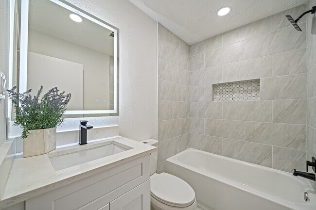 Building Photo - 8726 Wilcrest Dr