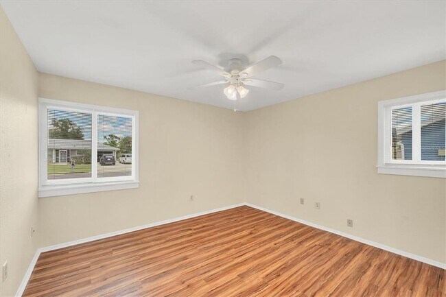 Building Photo - 5439 Kenwood Dr