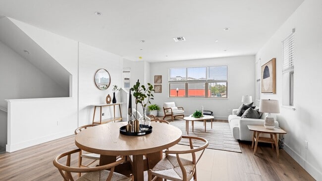 Building Photo - 2806 Chattleton Ln