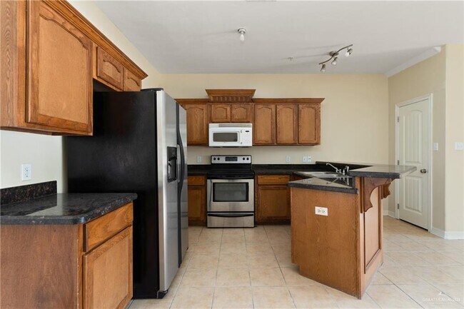Building Photo - 1307 W Kiwi Ave