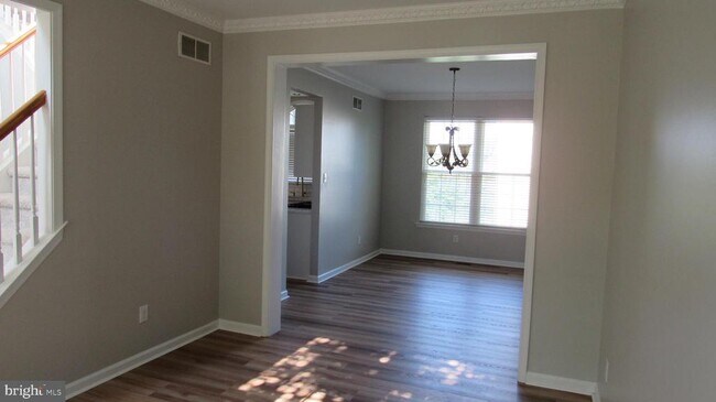 Building Photo - 1045 Fallbrook Ln