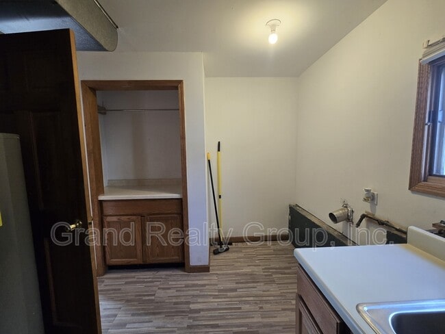 Building Photo - 307 N Rosedale Ct