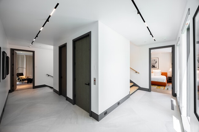 Building Photo - 1411 Crystal Lake Rd