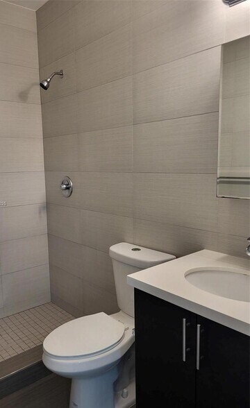 Building Photo - 1027 SW 11th Ave