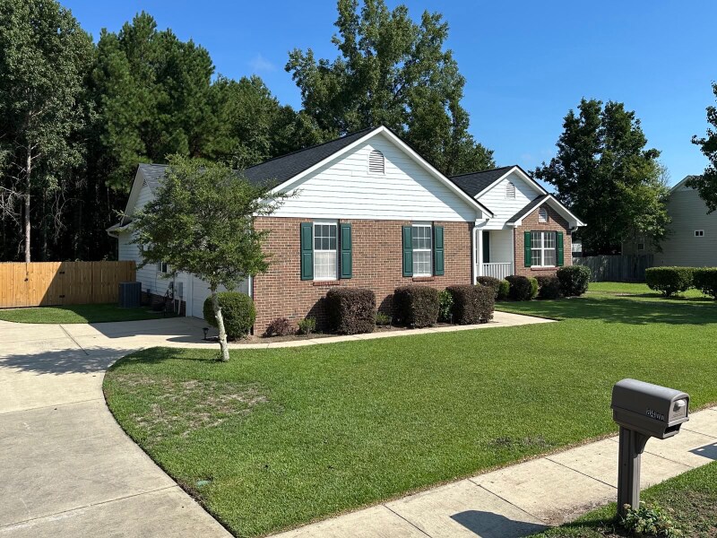 Building Photo - 8400 English Saddle Dr