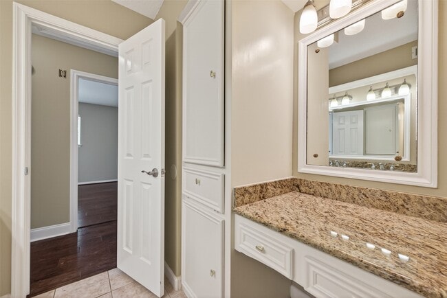 Building Photo - 2815 Bermuda Dunes Dr