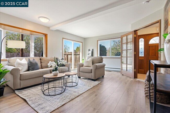 Building Photo - 207 Midway Dr