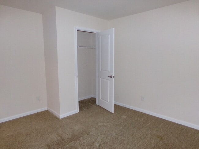 Building Photo - Coming Soon – Available November 1st! Spacious 4-Bedroom Home