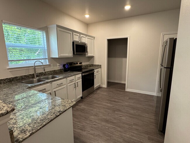 Building Photo - 3601 Barnacle Dr