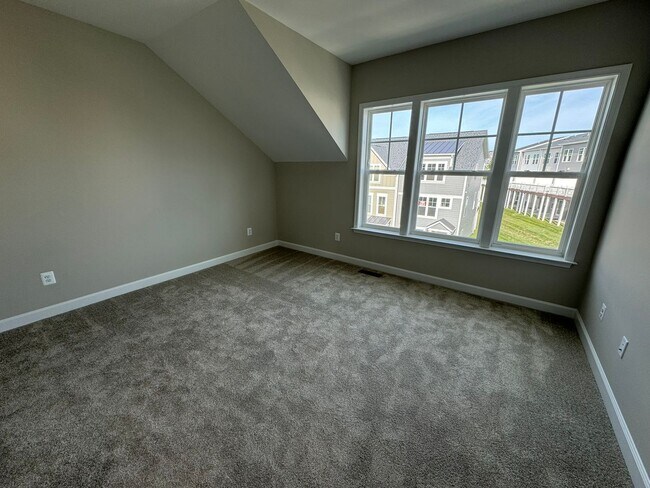 Building Photo - Townhouse for Rent in Preston Lake!