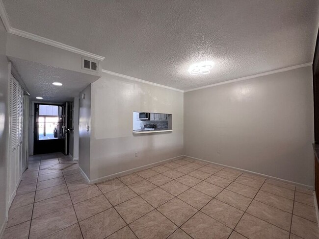 Building Photo - 5409 Pine Creek Dr