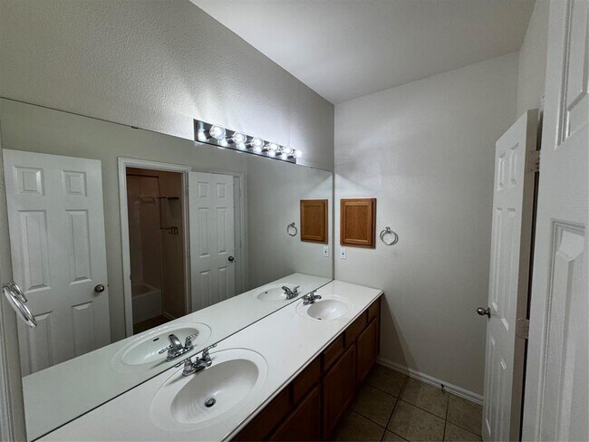 Building Photo - 136 Wild Plum Way