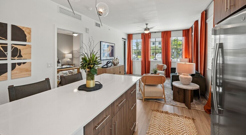 Building Photo - 2085 S Congress Ave